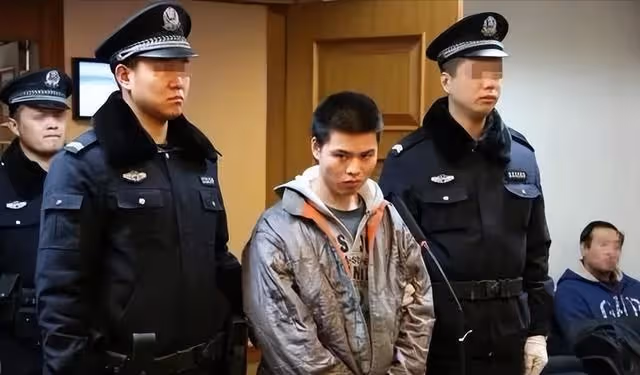 回顧:清華教師妻子叫快遞上門,結果在家中被殺,家屬稱血債血償