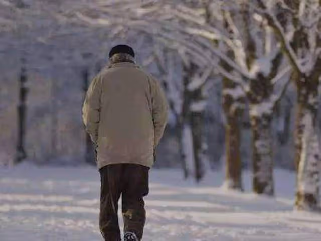 回顧:清華教師妻子叫快遞上門,結果在家中被殺,家屬稱血債血償