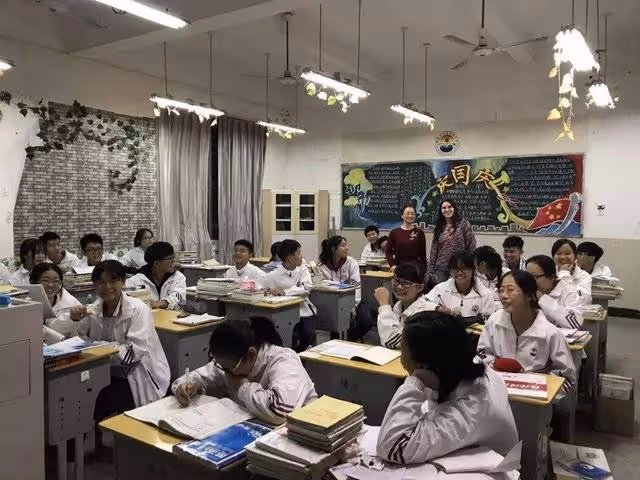 回顧:17歲美女學霸遇車禍成植物人,父母床前苦守2年奇蹟初現