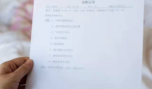 回顧：17歲美女學霸遇車禍成植物人，父母床前苦守2年奇蹟初現