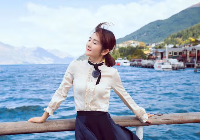 謝娜淚灑女兒畢業禮，母愛泛濫感動眾人，深情瞬間展現溫暖家庭觀