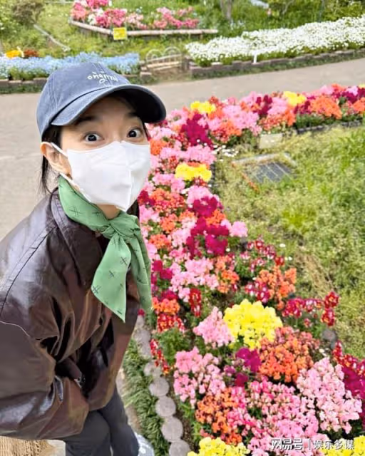 金宇彬申敏兒親密逛街被拍！獨自在男友區等女友，模樣流出網爆笑