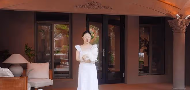 霍思燕曬她北京的大莊園,院子裡養孔雀,一個月水電費都超乎想像