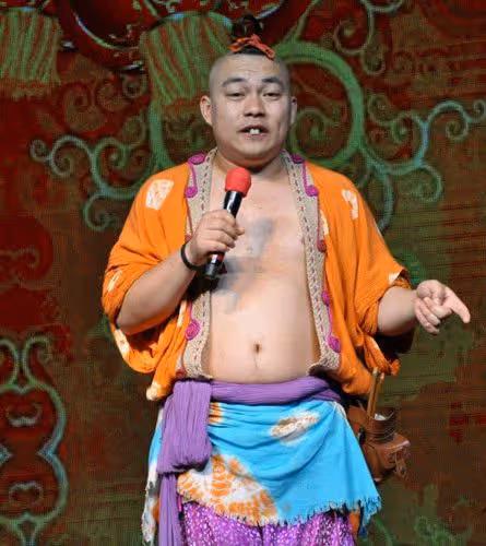 趙本山徒弟程野引爭議!親自接待芬蘭女總理,贈送書法言辭不俗!
