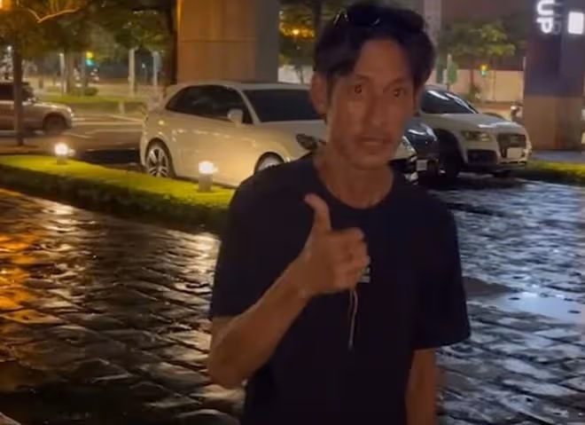 46歲台灣男星跪求工作,母親自殺不認屍,網友勸他來大陸找出路