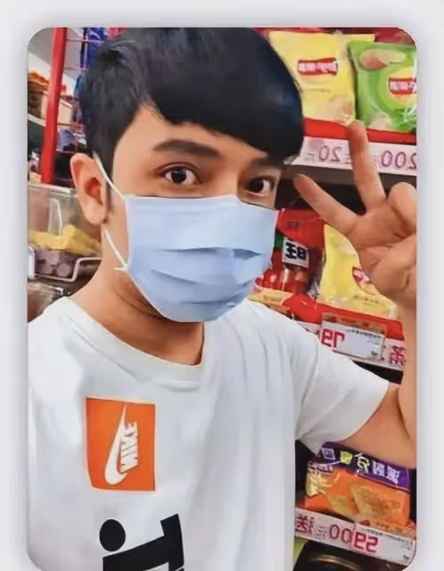 46歲台灣男星跪求工作,母親自殺不認屍,網友勸他來大陸找出路