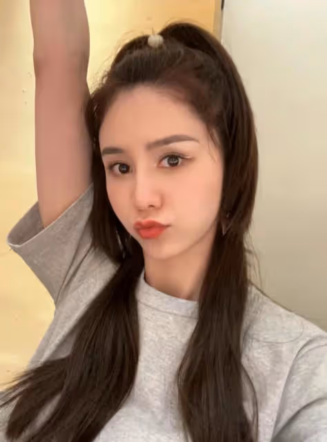 張馨月扎半馬尾化女團妝，白色眼線超個性，被林峯直男評價像眼屎