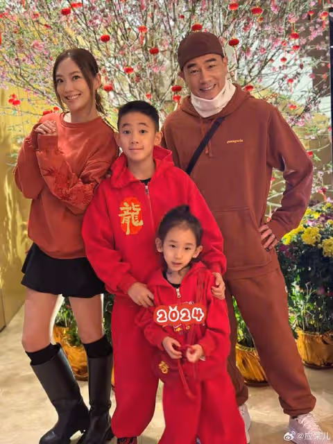 應采兒慶祝41歲生日，與52歲陳小春甜蜜熱吻，老夫老妻恩愛如初