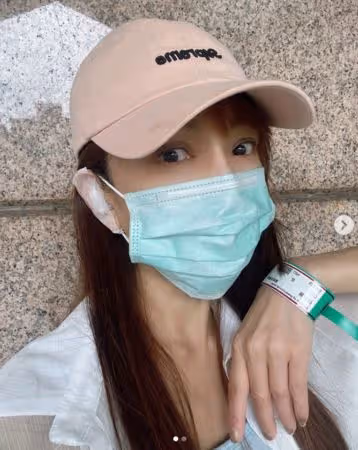 耳洞「以為是小發炎」亂擦藥！胡文英拖太久才就醫：開刀把它割了