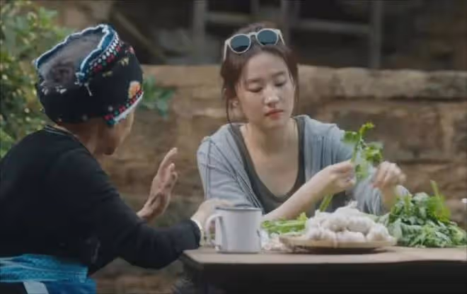 太牛了!劉亦菲用溜肩、粗腰、肉臉,強力反擊了內娛畸形審美!