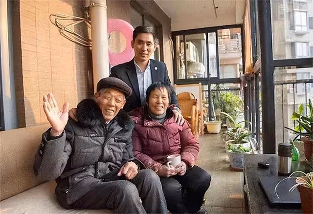 回顧：北大學霸將癌晚期父親騙出國，88天後歸來，結局令人感動