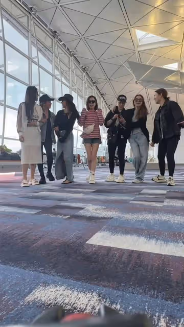 TVB視後罕見曬泳裝照,罕見視角粉絲大飽眼福,「七魔女」友情讓人羨慕
