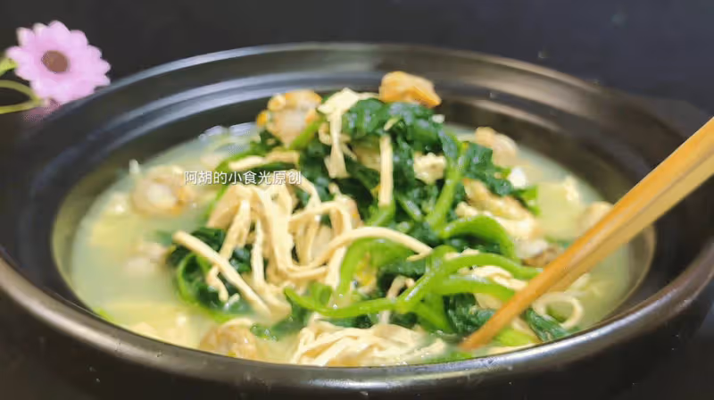 夏天這菜使勁吃,全身是寶!一燙一煮就一碗,清腸大好處、滿口盡鮮嫩