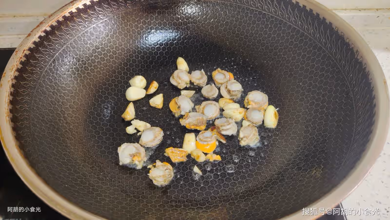 夏天這菜使勁吃，全身是寶！一燙一煮就一碗，清腸大好處、滿口盡鮮嫩