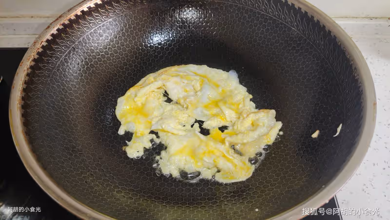 夏天這菜使勁吃，全身是寶！一燙一煮就一碗，清腸大好處、滿口盡鮮嫩