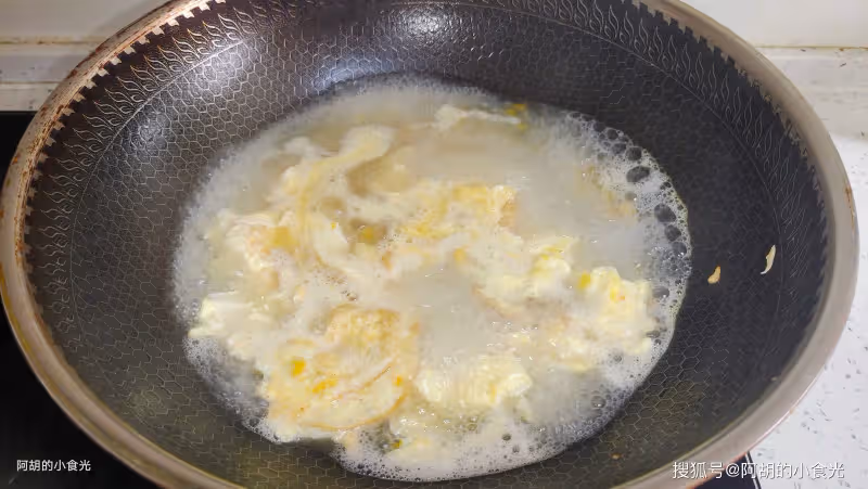 夏天這菜使勁吃，全身是寶！一燙一煮就一碗，清腸大好處、滿口盡鮮嫩