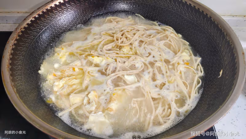 夏天這菜使勁吃，全身是寶！一燙一煮就一碗，清腸大好處、滿口盡鮮嫩