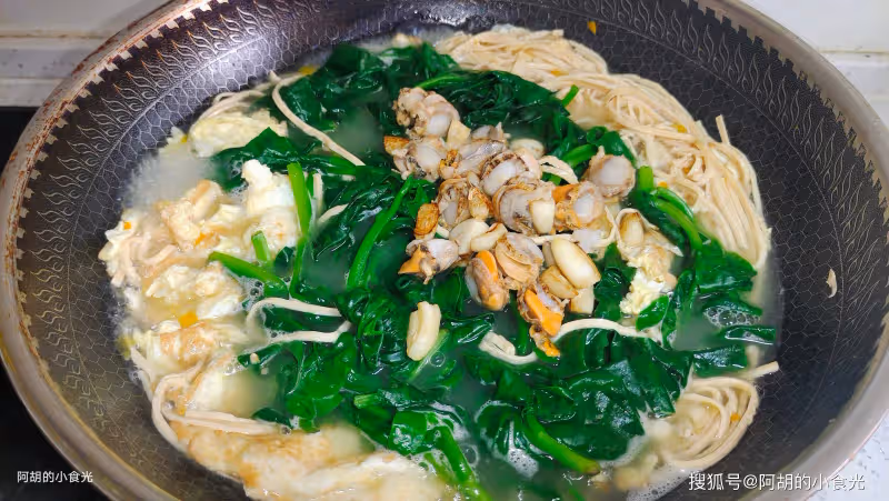 夏天這菜使勁吃，全身是寶！一燙一煮就一碗，清腸大好處、滿口盡鮮嫩