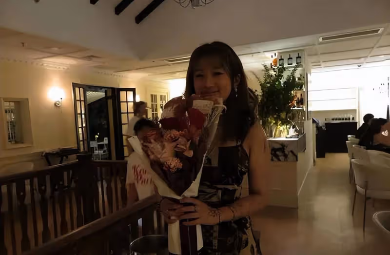 賈靜雯為19歲梧桐妹慶生！分享母女親吻合照超有愛