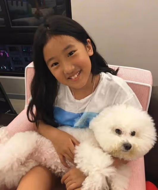 賈靜雯為19歲梧桐妹慶生！分享母女親吻合照超有愛