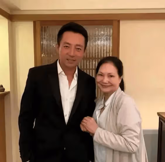 S媽心痛不已!汪小菲斷供後,大S已不是家族代言人!言:悔之不及