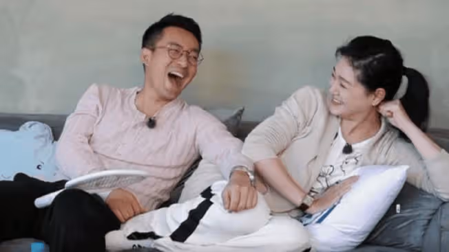 父親節具俊曄手推車在商場買尿片,抱娃笑得合不攏嘴,45歲大S為她生三胎?