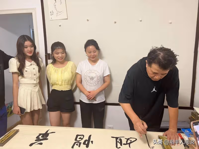 太落魄!畢福劍闊別舞台9年,唯草帽姐記恩情,經紀人在線求工作