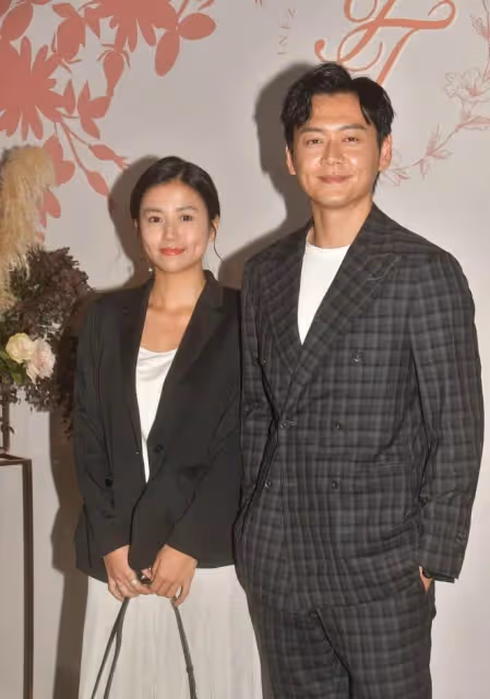 TVB上位小生新劇一人分飾兩角，與對台小花低調拍拖五年疑好事近