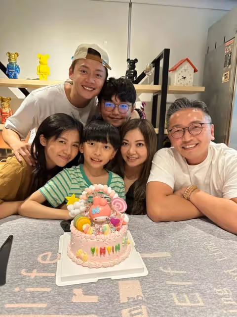 TVB上位小生新劇一人分飾兩角，與對台小花低調拍拖五年疑好事近