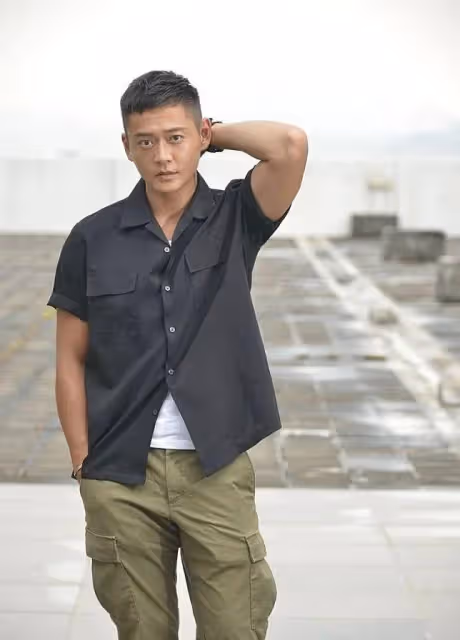 TVB上位小生新劇一人分飾兩角,與對台小花低調拍拖五年疑好事近