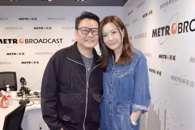 TVB女星內地夜場登台握手被扯下台,全身被酒客摸勻:好羞辱的感覺