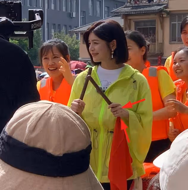 沒離婚!陳妍希最新露面,無名指仍戴婚戒,甜笑狀態好