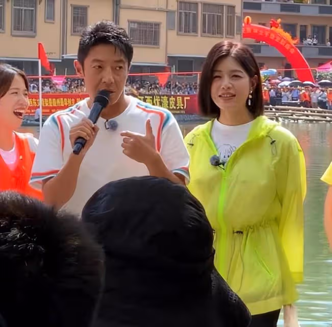 沒離婚!陳妍希最新露面,無名指仍戴婚戒,甜笑狀態好