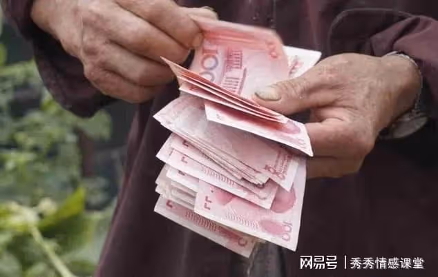 剛出獄的同學曾對我有一飯之恩，借給他三萬元，沒想到救了我老婆