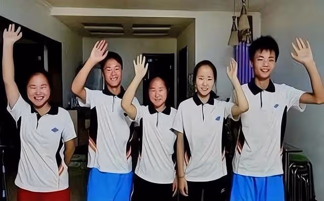 回顧：我國5胞胎父親勞累過世，母親直言後悔，如今他們怎麼樣了