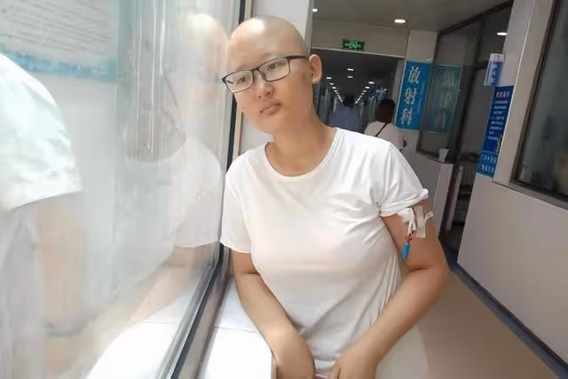 回顧:學霸姑娘李明馨,抗癌七年花百萬被勸放棄,我憑什麼就該死
