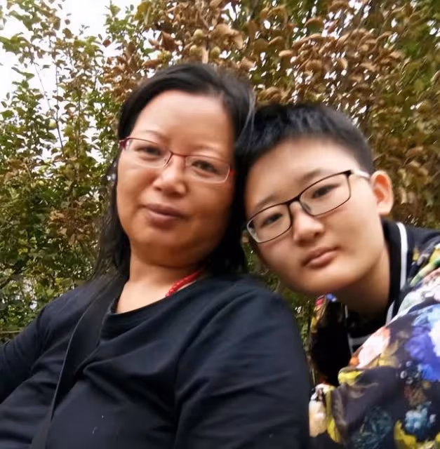 回顧:學霸姑娘李明馨,抗癌七年花百萬被勸放棄,我憑什麼就該死