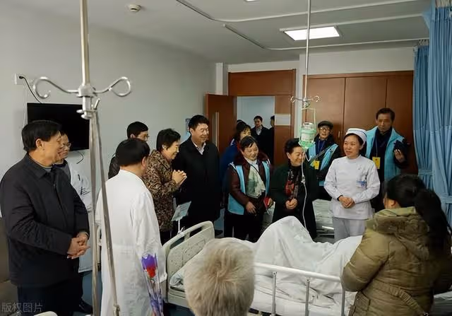 回顧:學霸姑娘李明馨,抗癌七年花百萬被勸放棄,我憑什麼就該死
