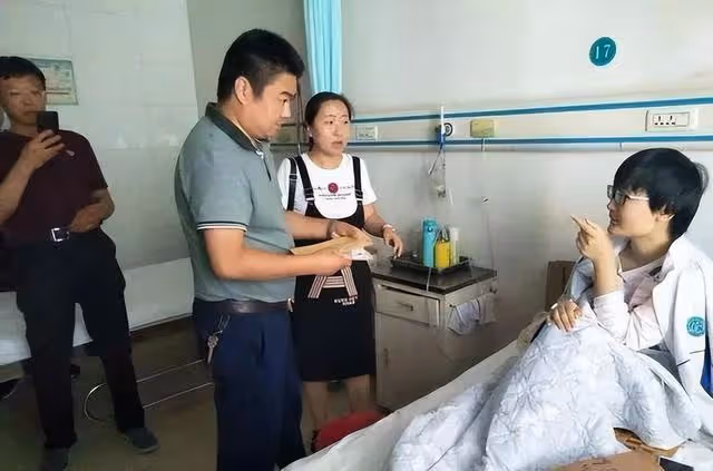 回顧:學霸姑娘李明馨,抗癌七年花百萬被勸放棄,我憑什麼就該死