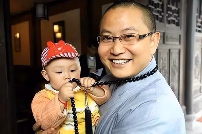 回顧：汶川地震高僧破三戒收留孕婦，誕生108名羅漢娃後來如何