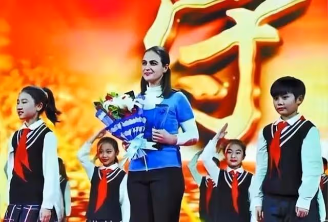 回顧:烏克蘭美女嫁中國小哥,產3子後丈夫病逝她的做法讓人佩服