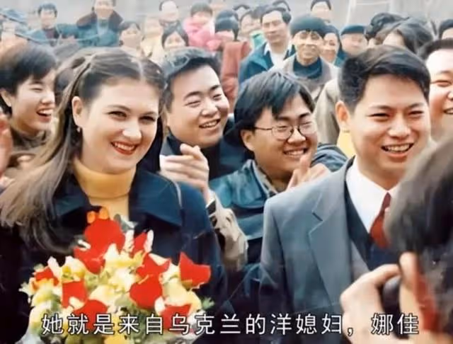 回顧:烏克蘭美女嫁中國小哥,產3子後丈夫病逝她的做法讓人佩服