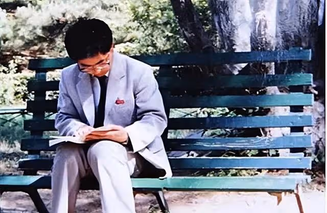 回顧:學霸夫妻隱居深山27年,富豪同學得知後坦言,你缺錢我給啊