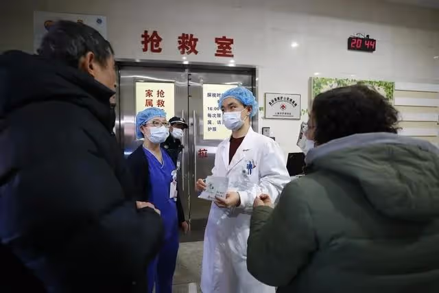 回顧:女孩患白血病母親見死不救,90後美女姑姑賣車用嫁妝錢救她
