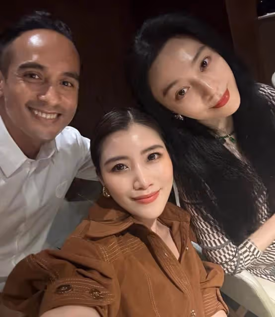馬來西亞富豪陳雪鈴邀請冰冰吃晚宴,母女同框品嘗美食心情好