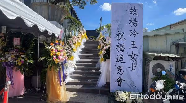 媽媽今告別式！阮經天眼眶泛淚、鼻頭通紅現身忍悲送最後一程