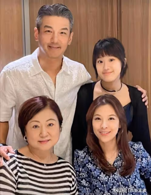 賈靜雯不如繼母?梧桐妹回上海和生父生活,19歲生日與繼母慶生