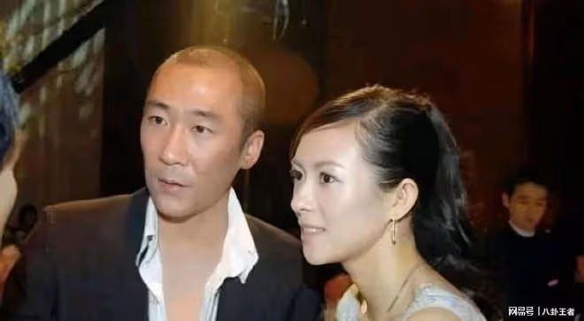 章子怡現身戲劇節!4歲兒子愛撒嬌,正面照曝光不像汪峰太意外