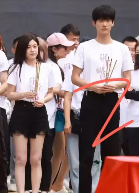 陳妍希已摘下婚戒!和小19歲塌房男星甜蜜互動,評論區淪陷!