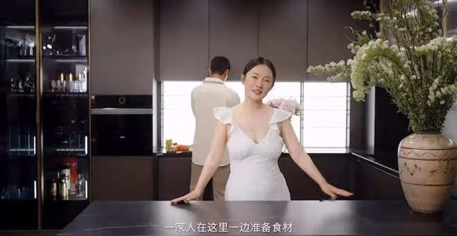 霍思燕曬她北京的大莊園,院子裡養孔雀,一個月水電費超乎想像!
